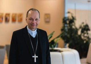 Biskup Jozef Haľko pozýva na letné stretnutia Pod lipou v Bratislave