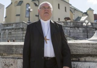 KU udelí čestný doktorát prvému veľkému kancelárovi, biskupi Galisovi