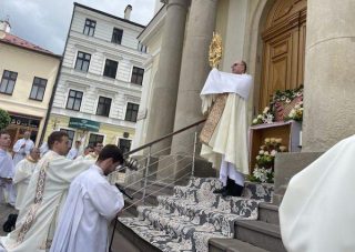 Slávnosť Najsvätejšieho Kristovho Tela a Krvi oslávia s biskupmi procesiami
