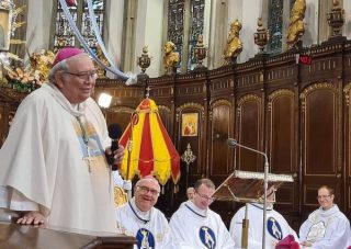 Pozvánka na zlaté kňazské jubileum arcibiskupa Oroscha a biskupa Galisa