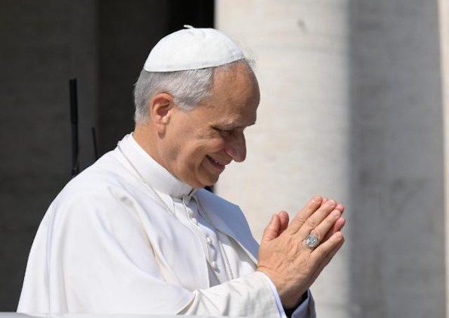 Pápež Lev XIV. sa pripojí k deťom na celom svete a pomodlí sa ruženec za mier