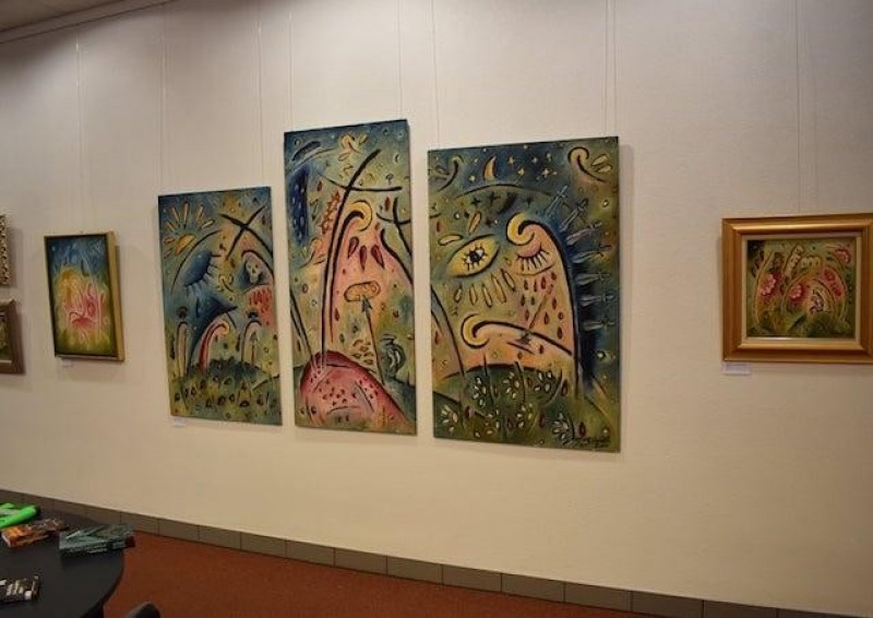 Kysucká knižnica v Čadci otvorila výstavu S Madonou na Kysuciach