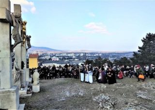 Na krížovej ceste v Nitre na Kalvárii zaznela modlitba za ukončenie vojny