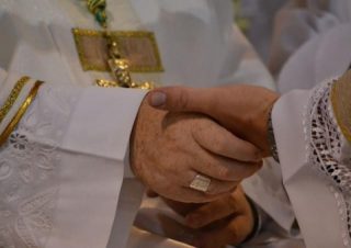Vladyka Milan Lach vysvätí v Trnave za diakona Martina Benka SJ