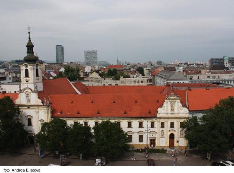 Milosrdní bratia chystajú v kostole pravidelnú pobožnosť krížovej cesty