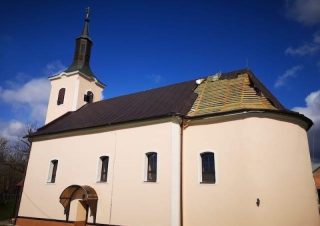 Víchrica poškodila strechu chrámu v Klokočove, vladyka Vasiľ prosí o pomoc