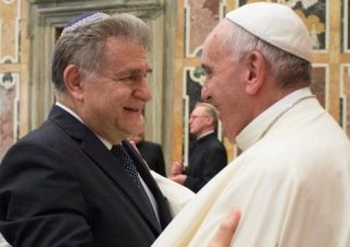 V Trnave ocenia doktorátom priateľa pápeža Františka, rabína Skorku
