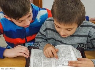 Postavme Písmo doma na dôležité miesto, radí Rada KBS pre rodinu