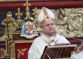 Predseda KBS bude sláviť svätú omšu za uzdravenie premiéra a pokoj v krajine