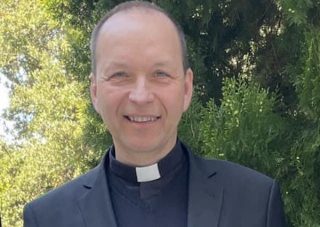 Biskup Jozef Haľko pozýva na sériu adventných stretnutí pri studni