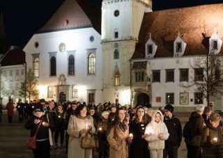 Sviečkovú manifestáciu si pripomenú v Bratislave, v Košiciach a Varšave