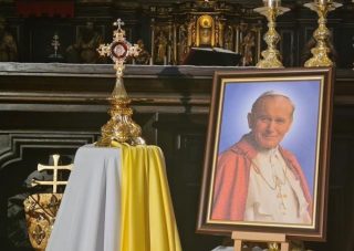 Slávnostná svätá omša k 35. výročiu návštevy sv. Jána Pavla II. vo Vajnoroch