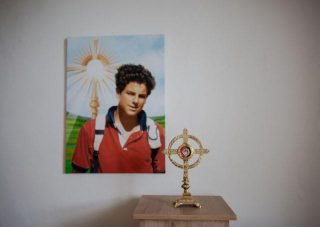 Pozvánka na výstavu eucharistických zázrakov, ktorú vytvoril sv. Carlo Acutis