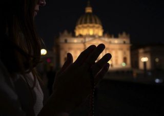Kongregácia Svätého Kríža pozýva na ďalší celosvetový ruženec za pokoj