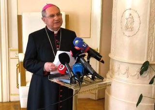 Premiéra relácie Na slovíčko s Mons. Bernardom Boberom na TV LUX
